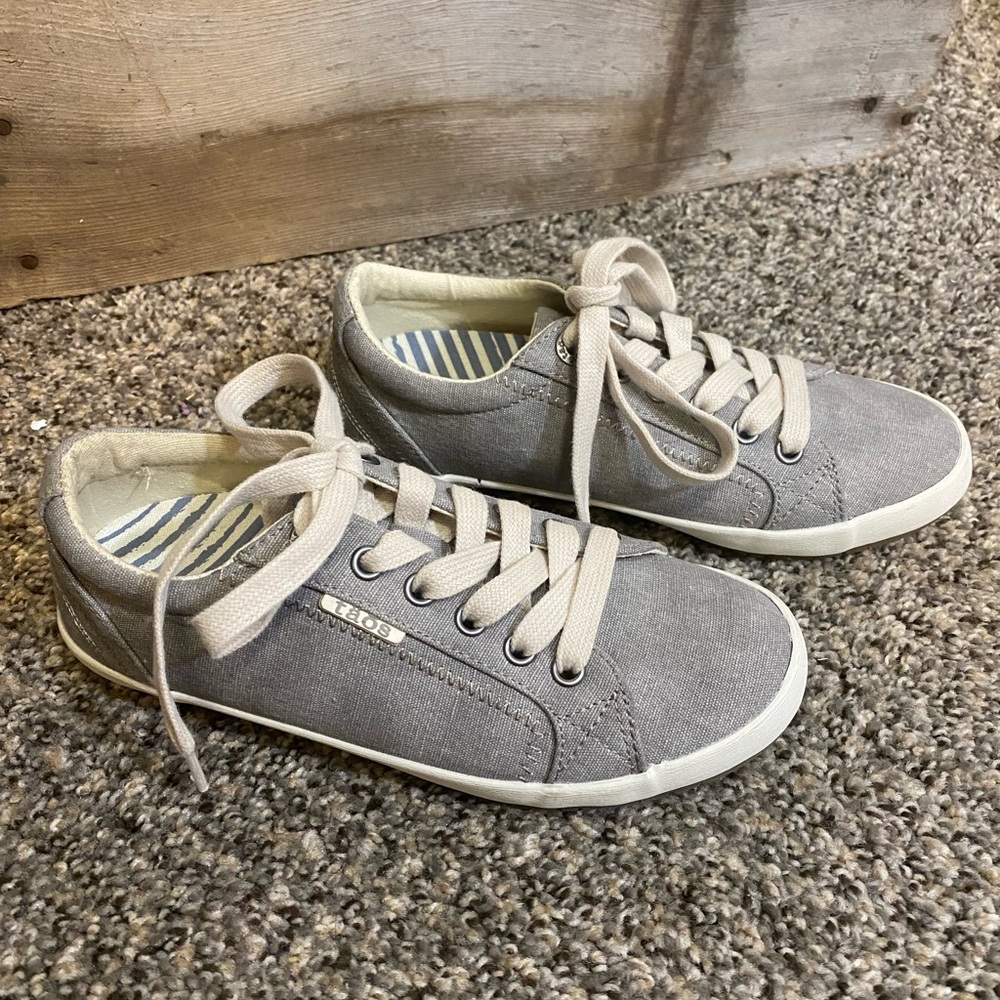 Taos Gray Canvas Lace-Up Sneakers Women’s 6.5